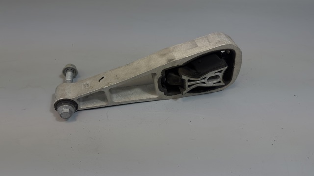 Подушка (опора) двигуна, права верхня K8D26P082AB LAND ROVER