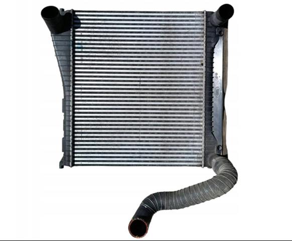 Радіатор інтеркулера LR015603 LAND ROVER
