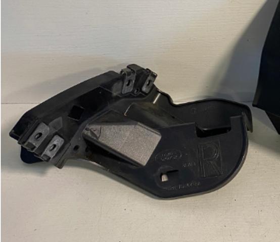 Переднє праве крило LR027589 LAND ROVER