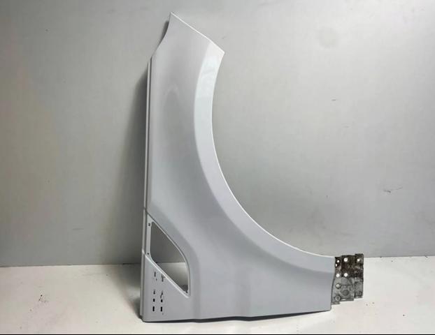 Переднє праве крило LR044231 LAND ROVER