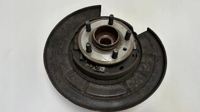 Кулак поворотний правий LR045824 LAND ROVER
