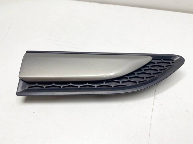 Молдинг переднього правого крила LR058535 LAND ROVER