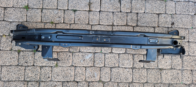 Швелер бампера LR059014 LAND ROVER