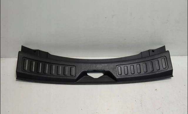 Накладка задньої панелі багажника LR060584 LAND ROVER