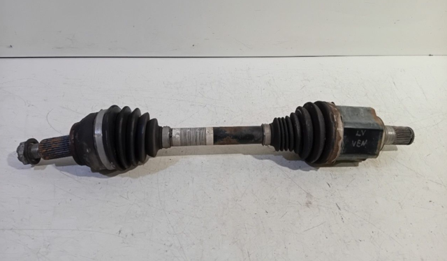 Піввісь передня ліва LR061554 LAND ROVER