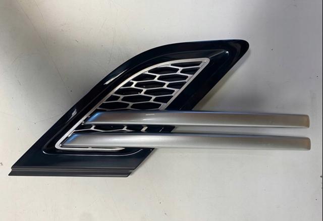 Молдинг переднього правого крила LR062119 LAND ROVER