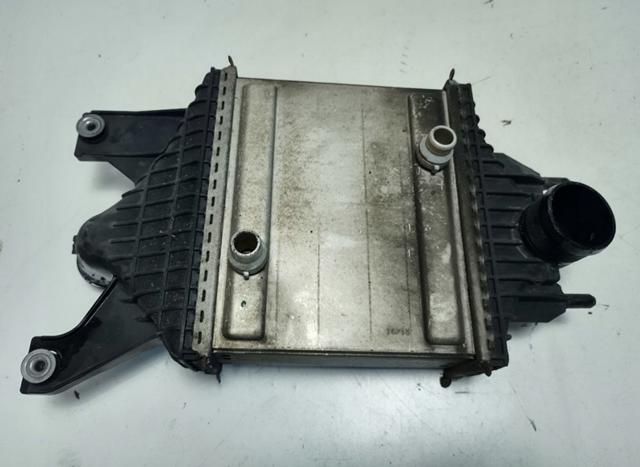 Радіатор інтеркулера LR062405 LAND ROVER