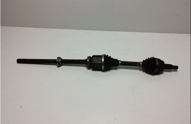 Привід передній правий LR071947 LAND ROVER