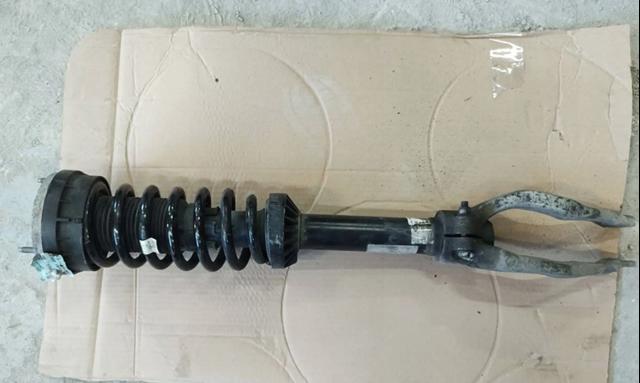 Стійка передня LR090615 LAND ROVER