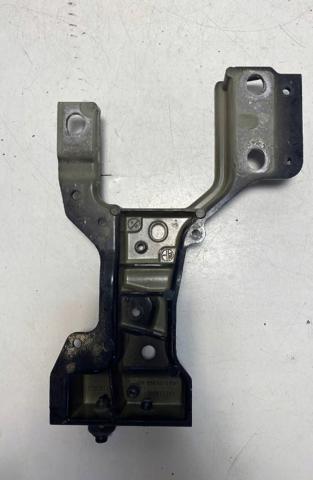 Кріплення бампера переднього LR091875 LAND ROVER