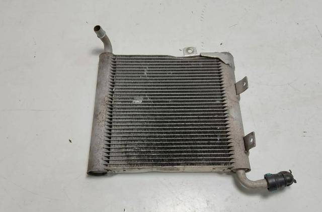 Радіатор охолодження двигуна, правий LR092120 LAND ROVER