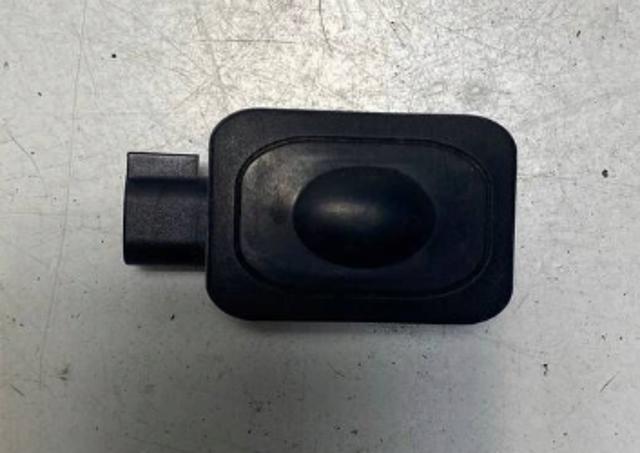 Кнопка приводу замка задньої 3/5 двері (ляди) LR093729 LAND ROVER