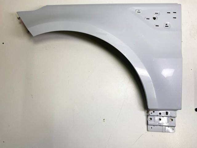 Переднє ліве крило LR100545 LAND ROVER