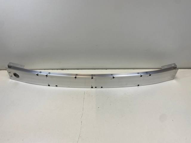 Балка бампера переднього LR136981 LAND ROVER