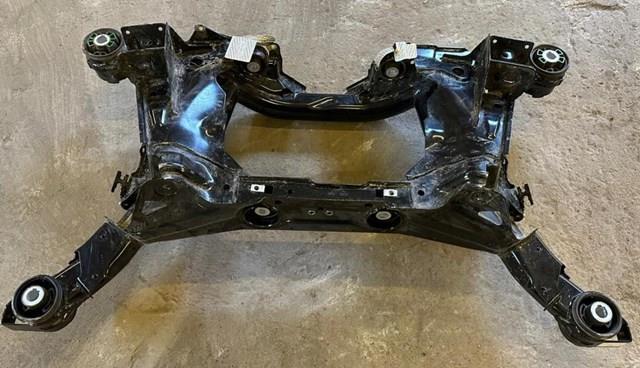 Підрамник задній LR139932 LAND ROVER