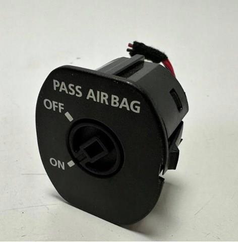 Кнопка відключення подушок безпеки AIRBAG YWL500050PVJ LAND ROVER