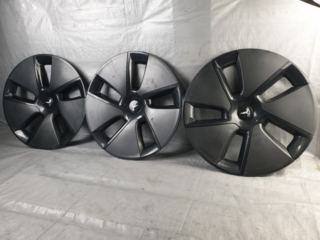 Ковпаки на диски 104427100A TESLA