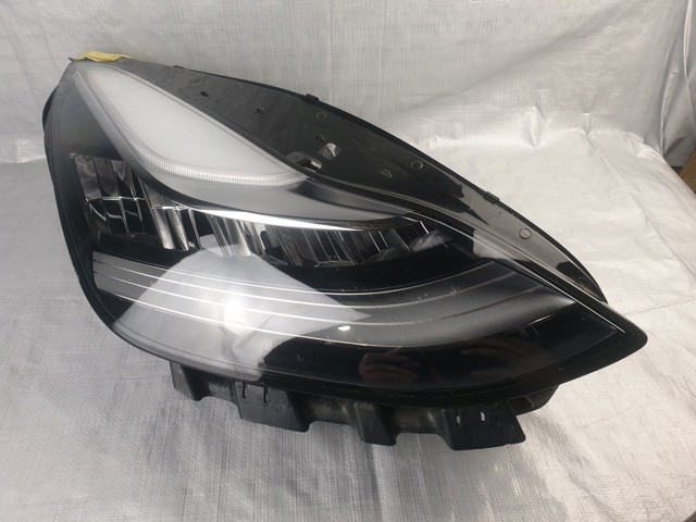 Фара основна права 107737200L TESLA