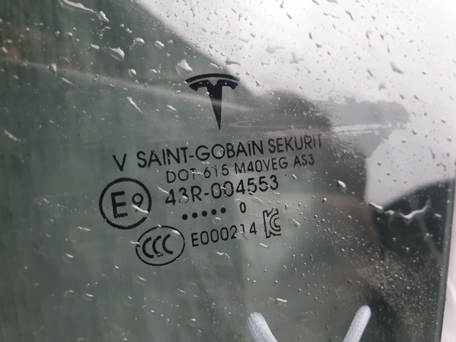 Скло задньої двері лівої 149550600B TESLA