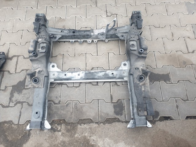 Передня балка 2976205000 MERCEDES