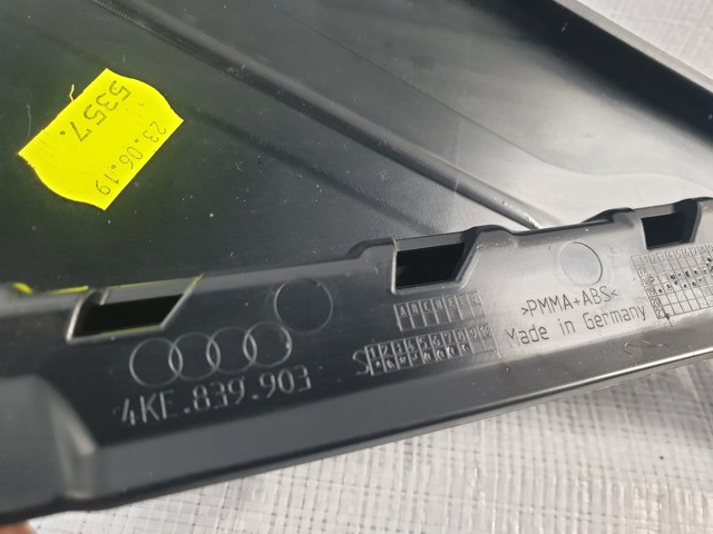 Накладка задньої двері, лівої, вертикальна 4KE839903 VAG