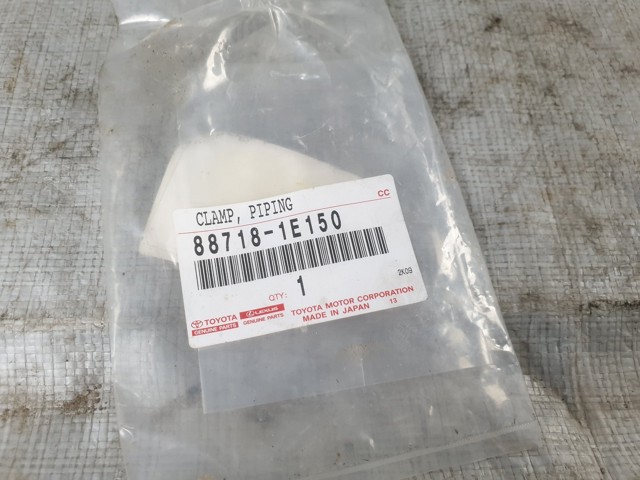 Хомут шланга кондиціонера 887181E150 TOYOTA