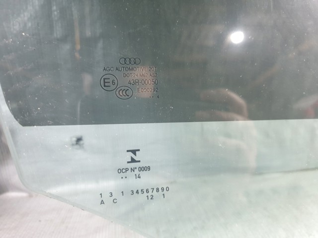 Скло пасажирських дверей 8R0845202D VAG