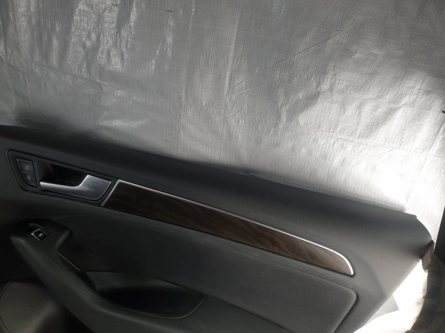 Оббивка передніх дверей 8R1867104 VAG
