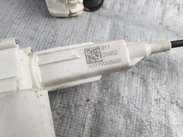 Мотор (клапан) дотягування багажника A0999068600 MERCEDES