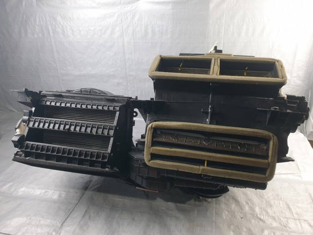 Отоплення та вентиляція HS7Z19B555N FORD