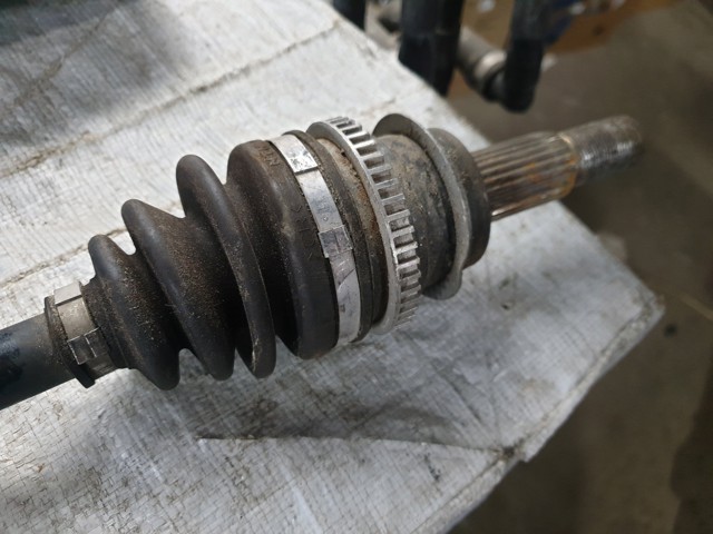 Піввісь задня, ліва RD022560X MAZDA