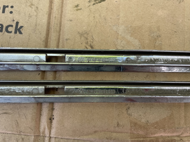 Молдинг заднього бампера, центральний 51128184503 BMW