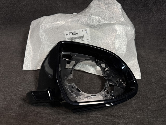 Накладка правого бокового дзеркала 51167468242 BMW
