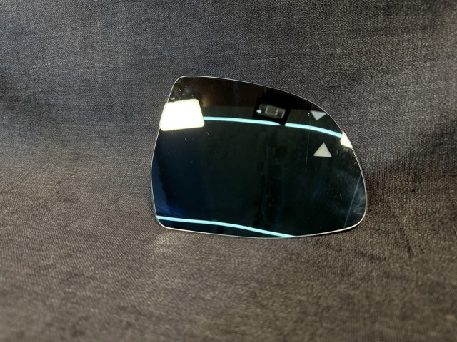 Дзеркальний елемент правий 51169491786 BMW