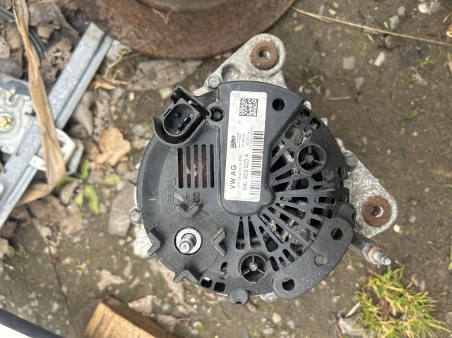Авто генератор 04L903023A VAG