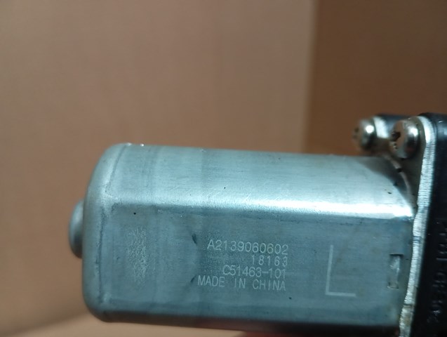 Моторчик склопідйомника двері задніх, правих A2139060602 MERCEDES
