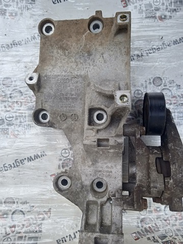 Кронштейн кріплення генератора 03G903143A VAG