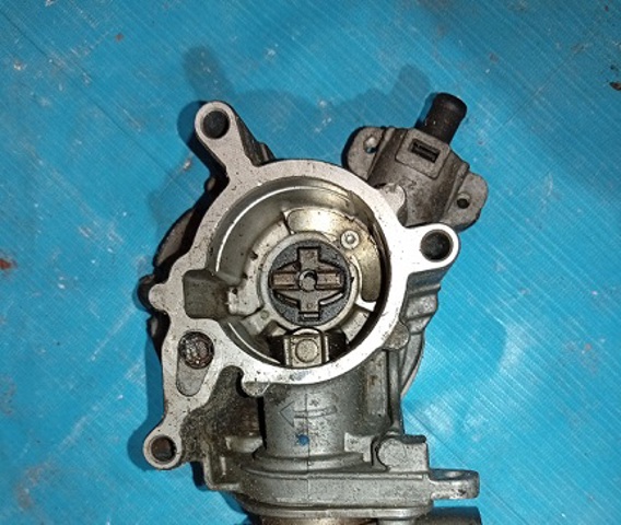 Насос вакуумний 06J145100F VAG