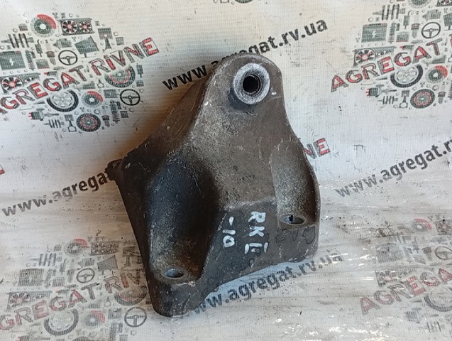 Кронштейн подушки (опори) двигуна, передньої 113320021R RENAULT