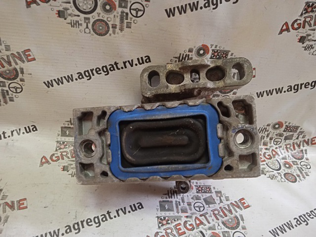 Права подушка двигуна 1K0199262 VAG