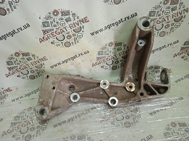Кронштейн передньої балки 1K0199295F VAG