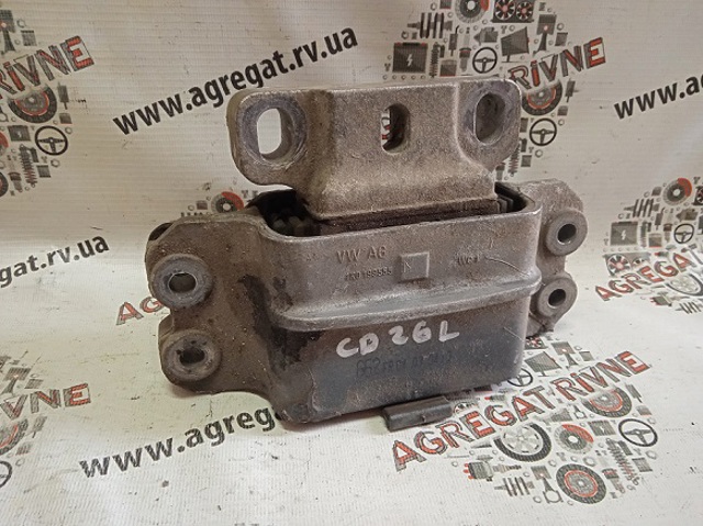 Подушка (опора) двигуна, ліва 1K0199555 VAG