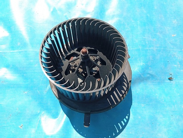 Моторчик пічки 1K1819015C VAG