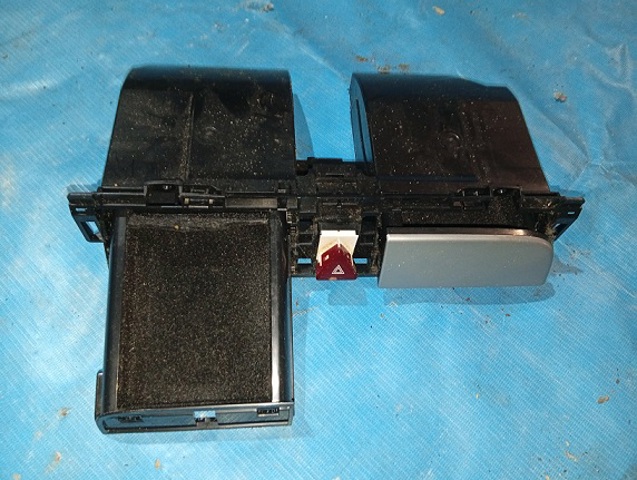 Ящик для документів, кишеня боковини 3C0858407 VAG