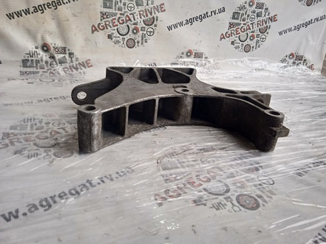 Кронштейн подушки КПП 51744319 FIAT