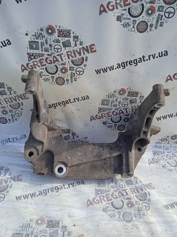 Кронштейн подушки коробки передач 55219008 OPEL