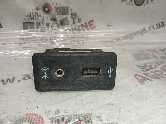 Зарядний пристрій USB 5G0035222 VAG