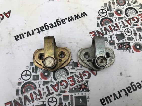 Фіксатор/петля (зацеп) замку зсувних дверей 7700309989 RENAULT