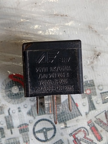 Блок управління вентилятором 7M0951253A MERCEDES
