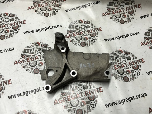 Кронштейн подушки (опори) двигуна, верхній 8200101196 RENAULT